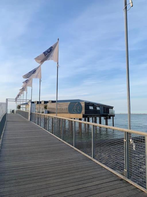 Huebsches Ferienhaus In Ouddorp - Fusslaeufig Zum Strand Und Zentrum Екстериор снимка